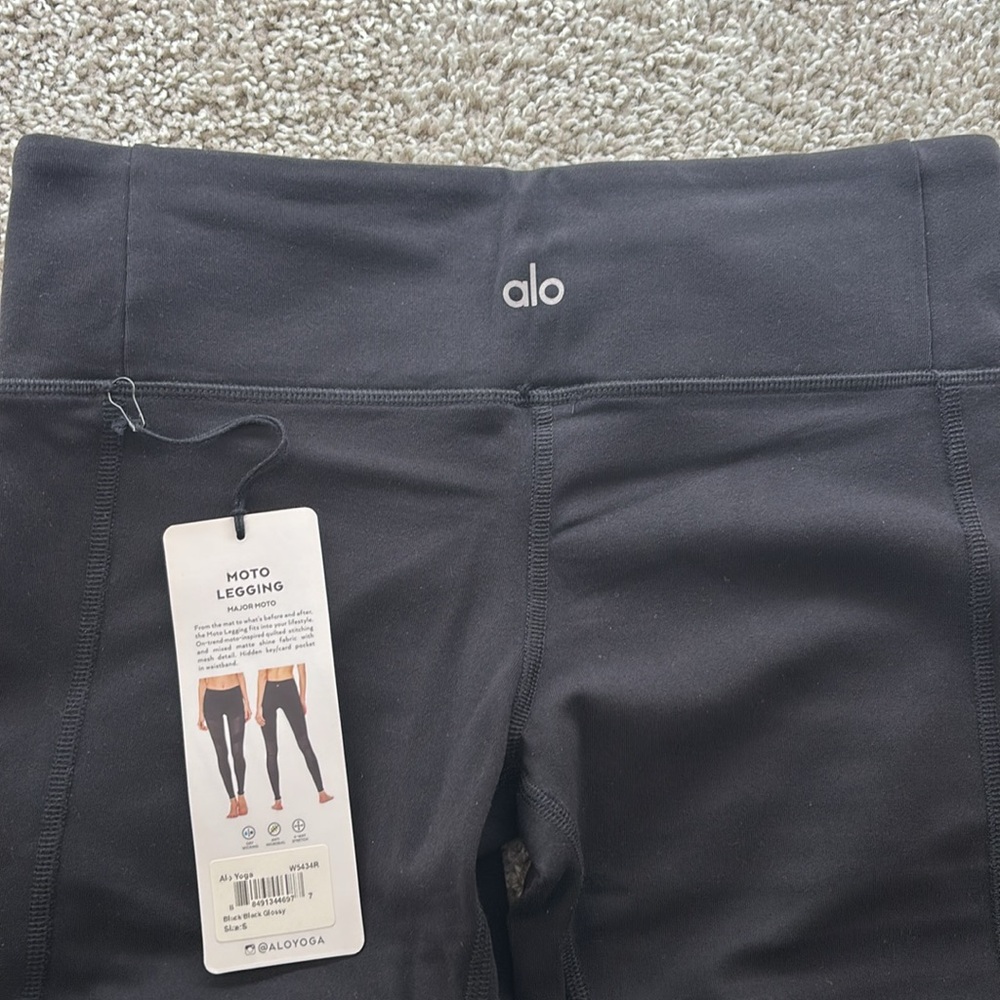 ALO Yoga Moto Leggings Black.  Size XS. BNWT - Picture 9 of 9